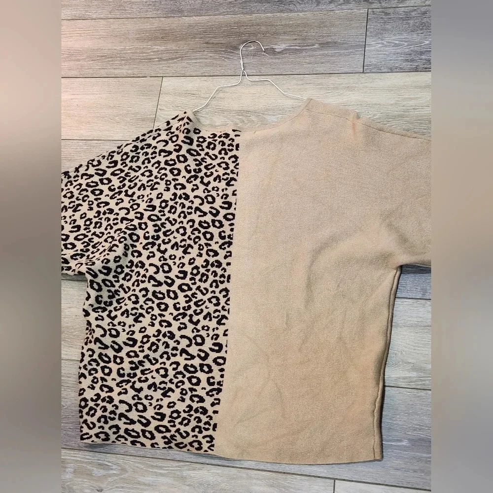 Cable & Gauge leopard print dolman sleeve sweater top - Picture 3 of 9